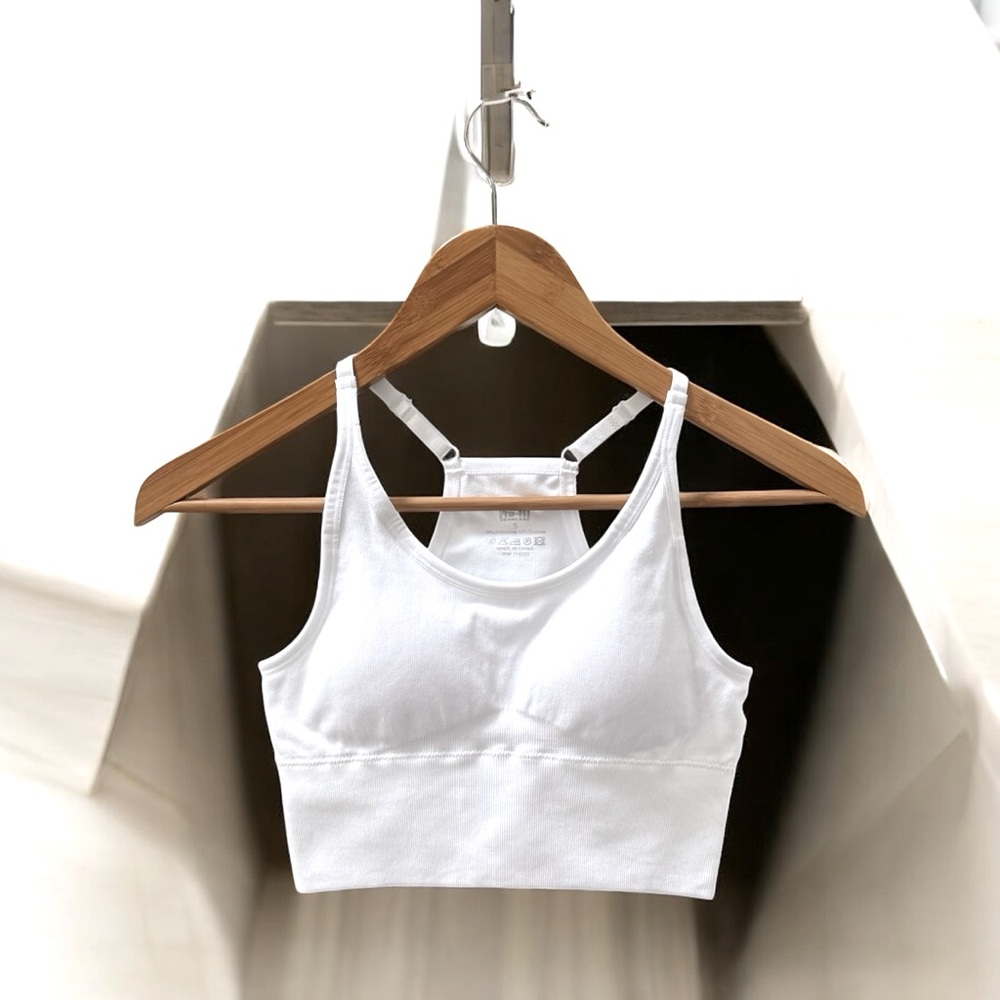NWT Women’s White Racerback Sports Bra with Adjustable Straps! Small - Picture 3 of 4